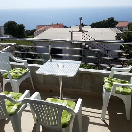 Apartment In Bilo With Sea View, Balcony, Air Conditioning, Wifi *