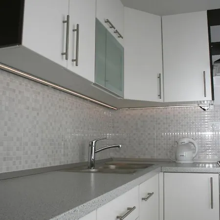 Apartment In Bilo With Sea View, Balcony, Air Conditioning, Wifi Dolac