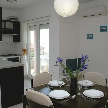 In Bilo With Sea View, Balcony, Air Conditioning, Wifi * Dolac